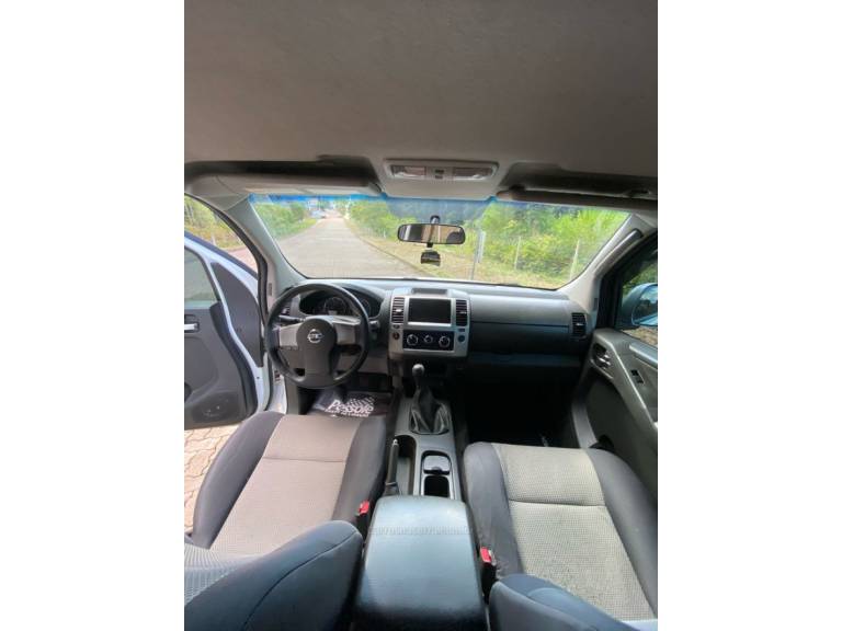 NISSAN - FRONTIER - 2013/2014 - Branca - R$ 87.990,00