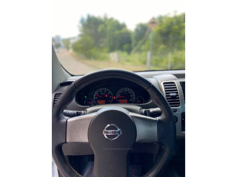 NISSAN - FRONTIER - 2013/2014 - Branca - R$ 87.990,00