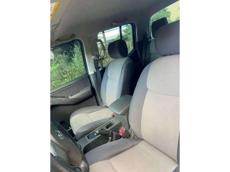 NISSAN - FRONTIER - 2013/2014 - Branca - R$ 87.990,00