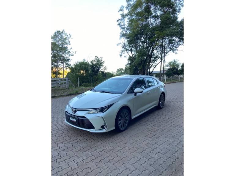 TOYOTA - COROLLA - 2020/2020 - Branca - R$ 121.900,00