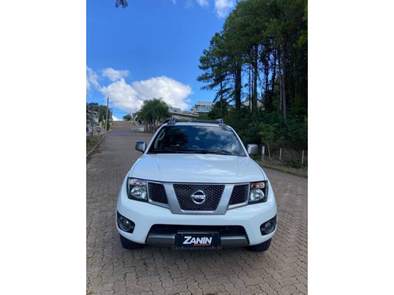 NISSAN - FRONTIER - 2013/2014 - Branca - R$ 87.990,00